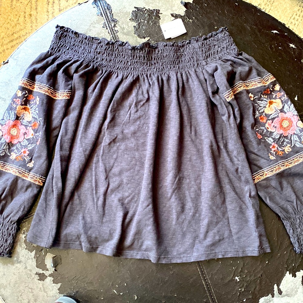 NWT AE Off shoulders top
